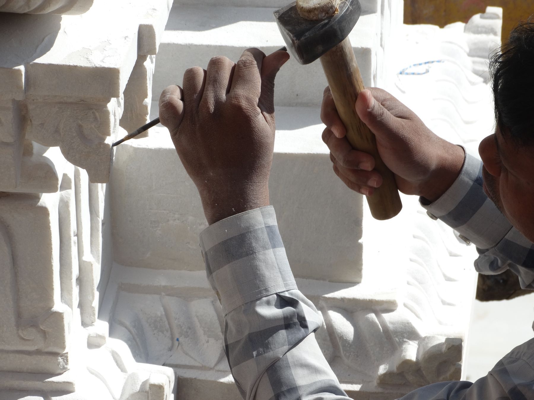 Gli scultori in cava